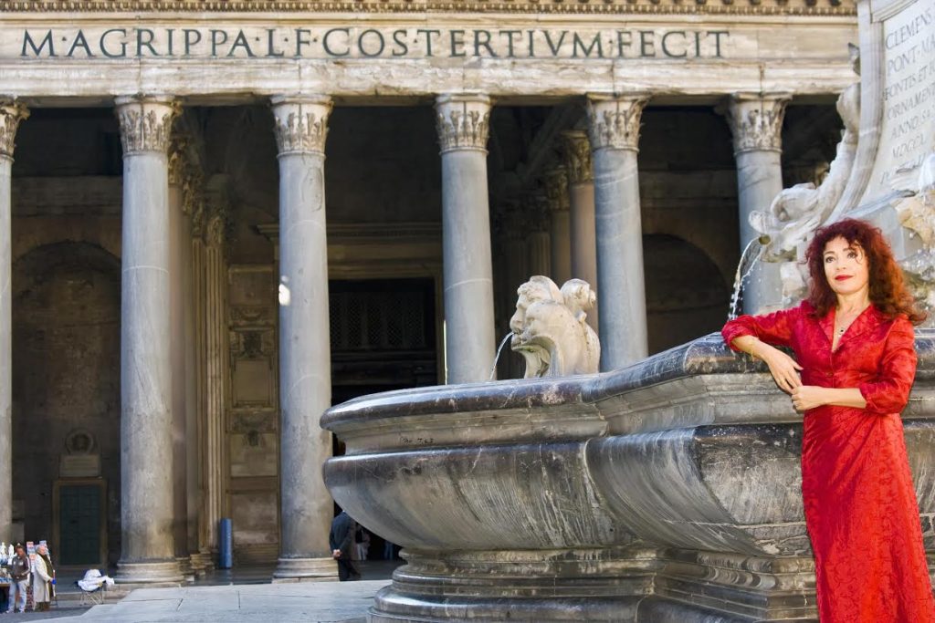 Rosita Steenbeek in Rome fontein